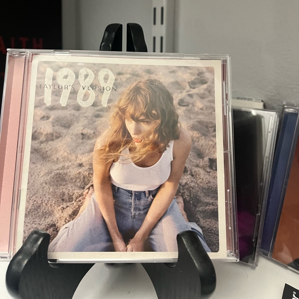 taylor swift brand new “rose garden” cd